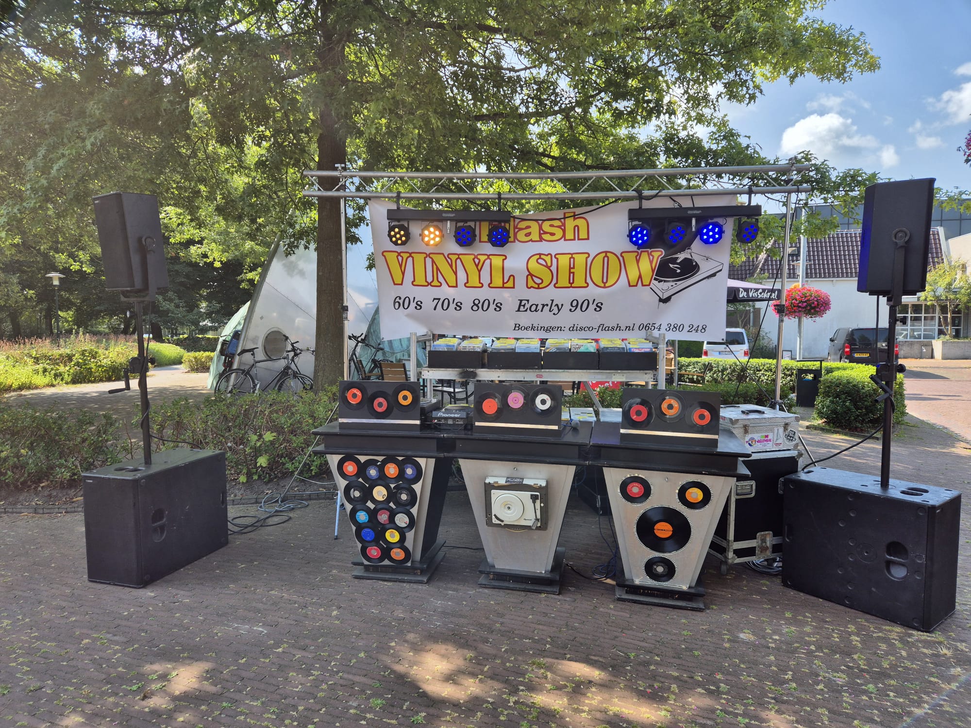 Flash Vinyl Show